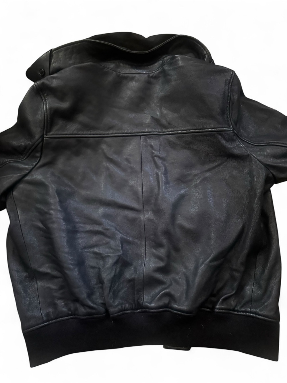 Black Leather Bomber / Cream Sherpa Collar
Bomber in EUC - Picture 4 of 7